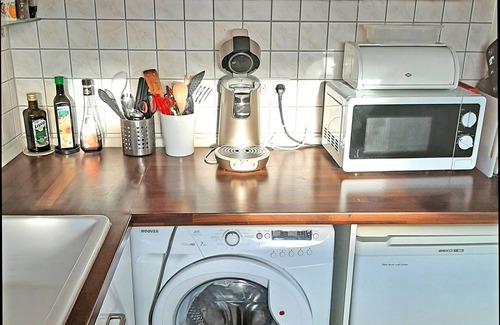 Forstenried Apartment | Friendly, quiet apartment close to subway station (50 m), WLAN