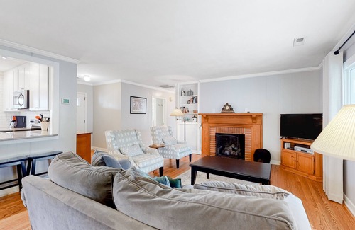 Lake Junaluska House | Friendly, spacious home with AC, washer/dryer, wood fireplace, & mountain view