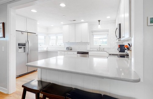 Lake Junaluska House | Friendly, spacious home with AC, washer/dryer, wood fireplace, & mountain view