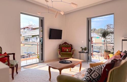 Thissio Apartment | Friends & Family