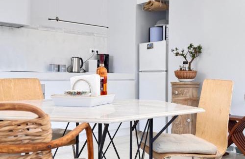 Thissio Apartment | Friends & Family