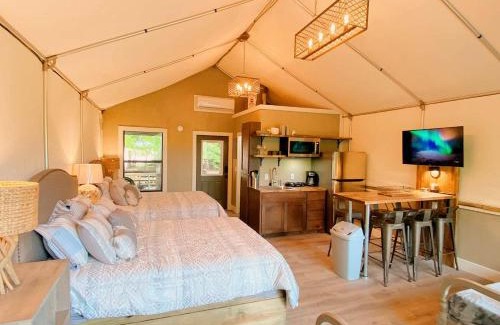 Sutherland Springs Other | Friendship by the Water: Texas Tented Cabin Oasis for a Lakeside Getaway