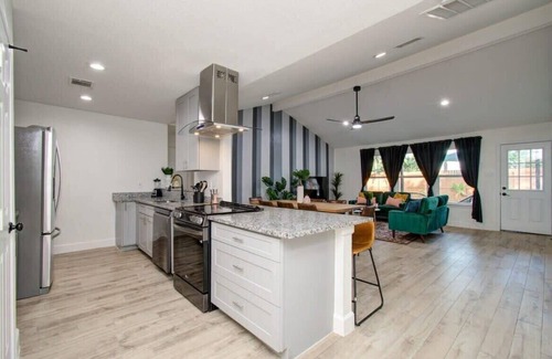 Friendswood House | Friendswood Getaway - 5 Bedrooms + Pool + Patio