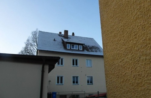 Weidenberg Apartment | Frisch renovierte Ferienwohnung mit eigener Terrasse und Garten