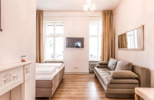 Schoeneberg Apartment | FRITZ by ROCKCHAIR Apartments l SUPERHOST Status l 3 Bedrooms Boxspringbeds 2 Bathrooms 2 Kitchen - Cozy Family & Business Flair welcomes you!
