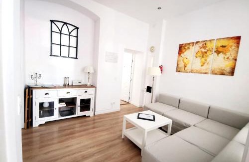 Schoeneberg Apartment | FRITZ by ROCKCHAIR Apartments l SUPERHOST Status l 3 Bedrooms Boxspringbeds 2 Bathrooms 2 Kitchen - Cozy Family & Business Flair welcomes you!