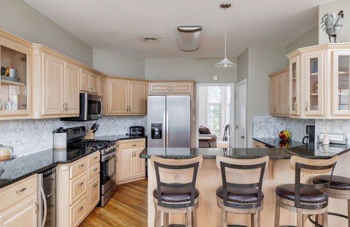 Fredericksburg House | Fritz Ritz Deck & Hot Tub Retreat