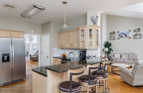 Fredericksburg House | Fritz Ritz Deck & Hot Tub Retreat