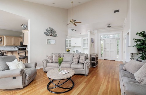 Fredericksburg House | Fritz Ritz Deck & Hot Tub Retreat