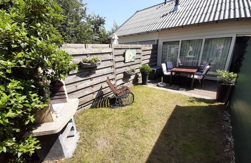 Bruinisse House | From 31.8. again FREE! Family friendly House, 4 P., Fireplace, BBQ, W-LAN