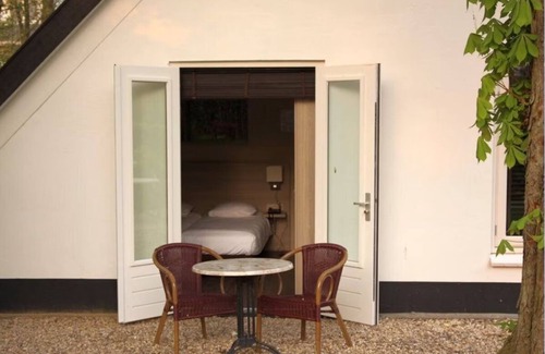 Beekbergen-West House | From Adventure Parks to Art Museums—Stay Near It All! Terrace, Onsite Dining!