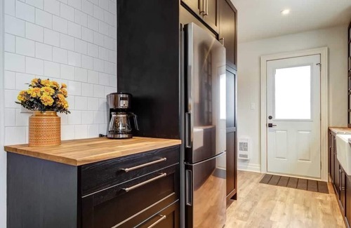 Picton Apartment | From HGTV! Marigold Suite in county farmhouse