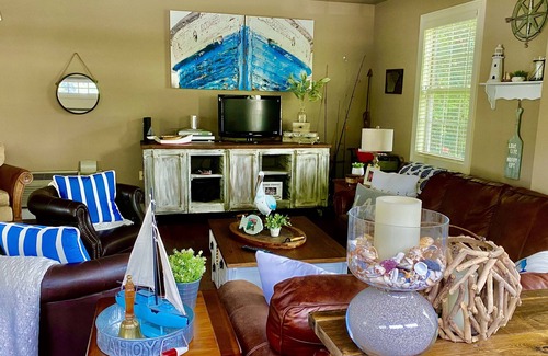 Hartwell Cottage | From sunrise to sunset people love this place. Perfect location!