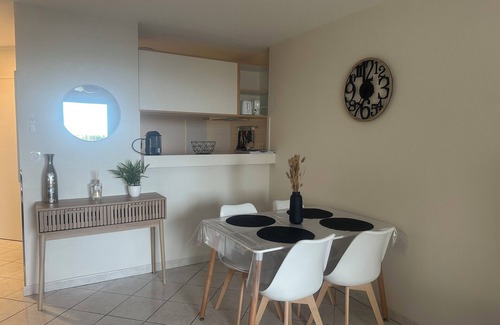 Canet-Plage Apartment | Front de Mer Magnificent 2-bedroom garden apartment in pedestrian zone.