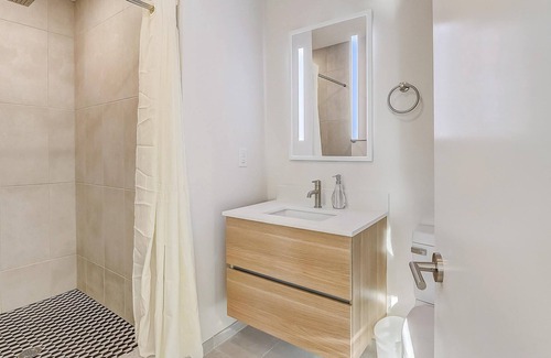 Brewerytown Apartment | Frontdesk | 1 BR Apt near Wells Fargo Center
