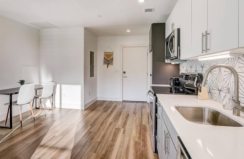 Brewerytown Apartment | Frontdesk | 1 BR Apt near Wells Fargo Center