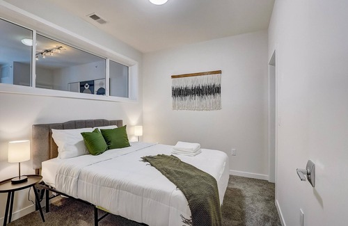 Brewerytown Apartment | Frontdesk | 1 BR Apt near The Oval