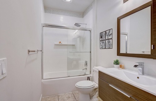 Brewerytown Apartment | Frontdesk | 1 BR Apt near The Oval