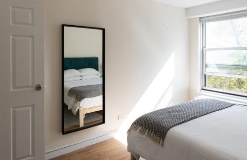 Ravenswood Apartment | FRONTDESK 1 BR Apt with City View in Ravenswood
