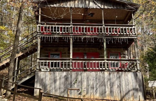 Waynesboro Hotel | Frontier Hideaway Room 33