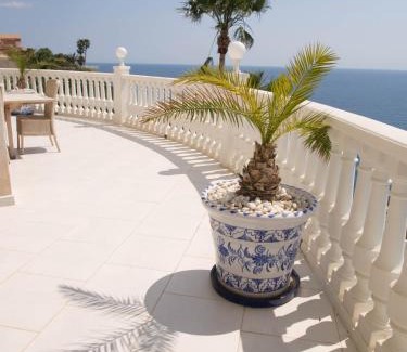 Coveta Fuma Villa | Frontline villa, five star deluxe