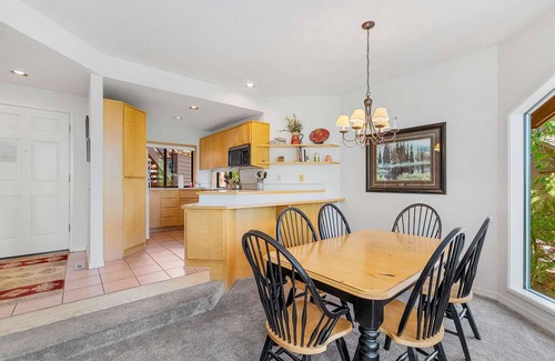 Century West Apartment | Frosty Summit Condo at Mount Bachelor Village