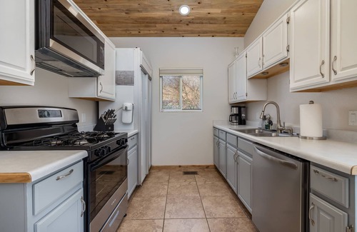 Fruita House | FRUITOPIA! Your 4 bedroom, 2 bath adventure basecamp in downtown Fruita CO