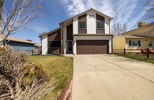Fruita House | FRUITOPIA! Your 4 bedroom, 2 bath adventure basecamp in downtown Fruita CO