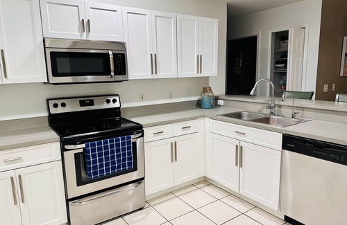 San Carlos Park House | 🌴 Ft. Myers Heated Pool Home, close to beaches, shopping + dogs ok!
