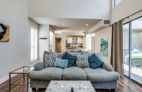 Crestline Area House | ♕FT Worth♕| Luxury Private Pool | Alexa | Fast WiFi