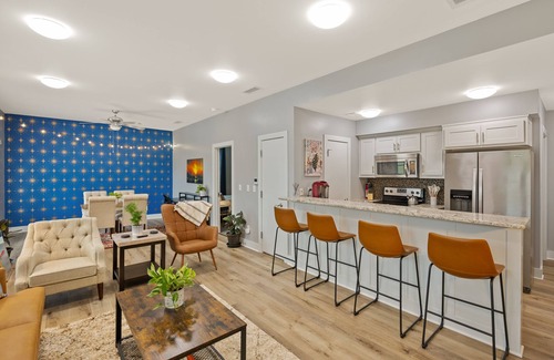 Fort Worth Apartment | Ft Worth Southside Loft 204- Walk to Magnolia Ave!