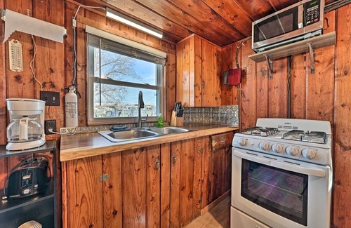 Houghton Lake Cabin | Full Cabin: 7 Steps to the Lake! PET FRIENDLY