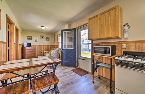 Houghton Lake Cabin | Full Cabin: Steps to the Lake! PET FRIENDLY!