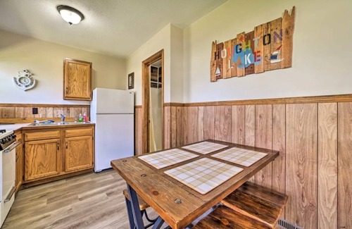 Houghton Lake Cabin | Full Cabin: Steps to the Lake! PET FRIENDLY!