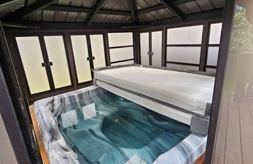 Arbour Lake House | Full House, Hot Tub, Gym, Massage Chair, Sauna