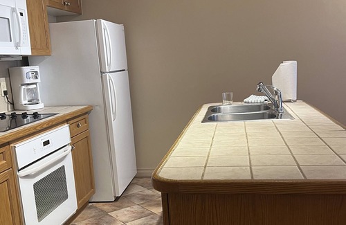Oro-Medonte Apartment | Full kitchen Suite, Two Bedrooms, 4 beds- You can see the slopes from the suite!