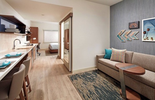 Anaheim Resort Hotel | Full Kitchen Suites - Family-Friendly Rentals, steps to Disneyland