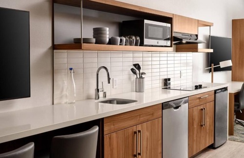 Anaheim Resort Hotel | Full Kitchen Suites - Family-Friendly Rentals, steps to Disneyland