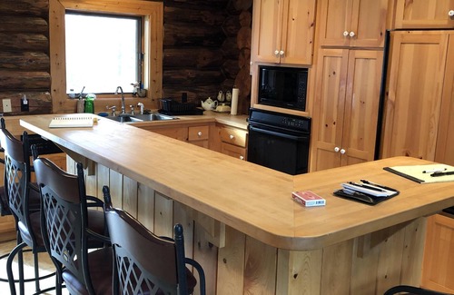Lakewood Cabin | Full Log Lodge 3 night minimum, 2 night minimum October- April, Pet Friendly