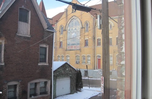 Central Northside Apartment | Full of Light Furnished Apartment Close to Downtown