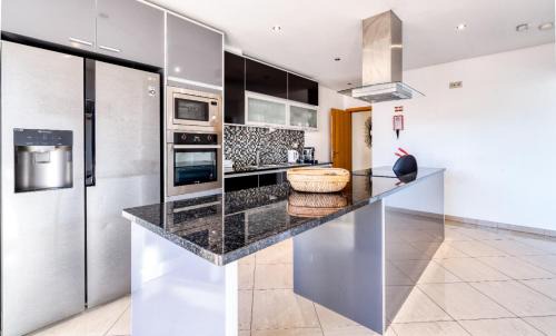 Correeira Villa | Full private 300sqm Villa Jacuzzi Heated Pool Ideal & quiet location