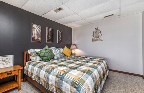 Apple River Cabin | Full Retreat 2 Motel Style Rooms l 4 beds