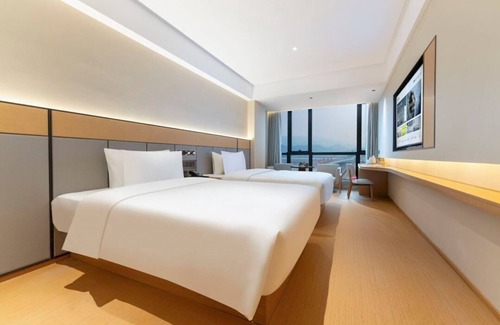 Shapingba Hotel | Full Season Hotel Chongqing West Train