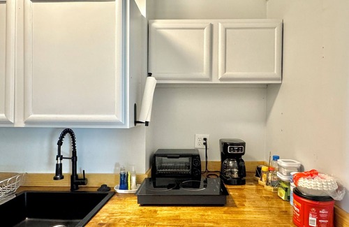 Central Oklahoma City Apartment | Full-Setup Studio | 9 Mins to OKC State Fair | Rainfall Shower & Washer #37A