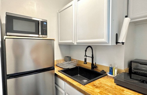 Central Oklahoma City Apartment | Full-Setup Studio | 9 Mins to OKC State Fair | Rainfall Shower & Washer #37A