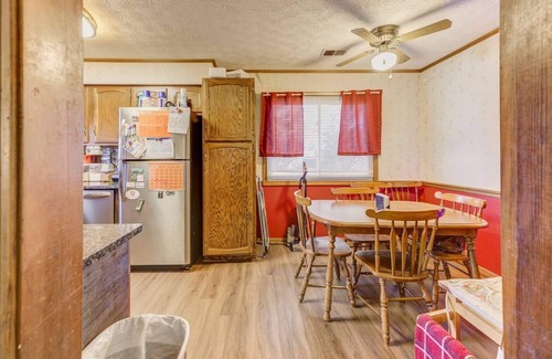 Jonesboro House | Full Sized bed and Pet friendly