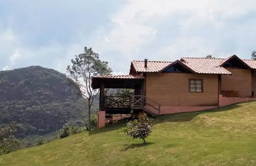 Goncalves Ski Chalet | Full view of Mantiqueira (chalet 3)