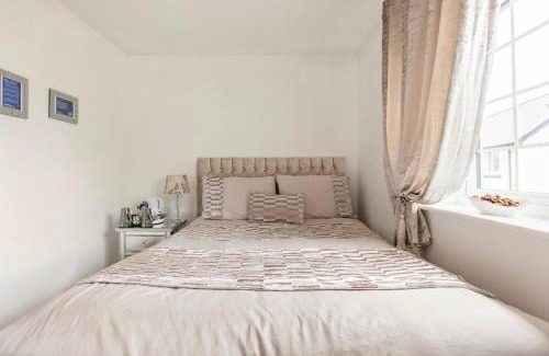 Chudleigh House | Fullers Modern and Stylish Room