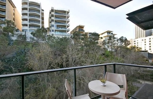 Perth Central Business District Apartment | Fully Airconditioned 2 Bedroom/1 Bathroom With Pool