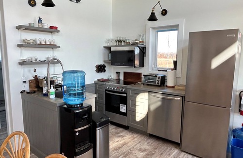 Wellington Cabin | Fully-equipped, 4-seasons, 2 bedrooms in the vineyard at Harwood Estate Winery.